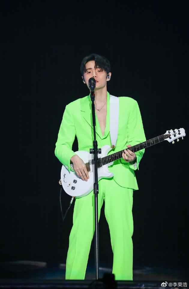 专辑发行遭搪塞 李荣浩撕经纪人:想上新歌这么难?