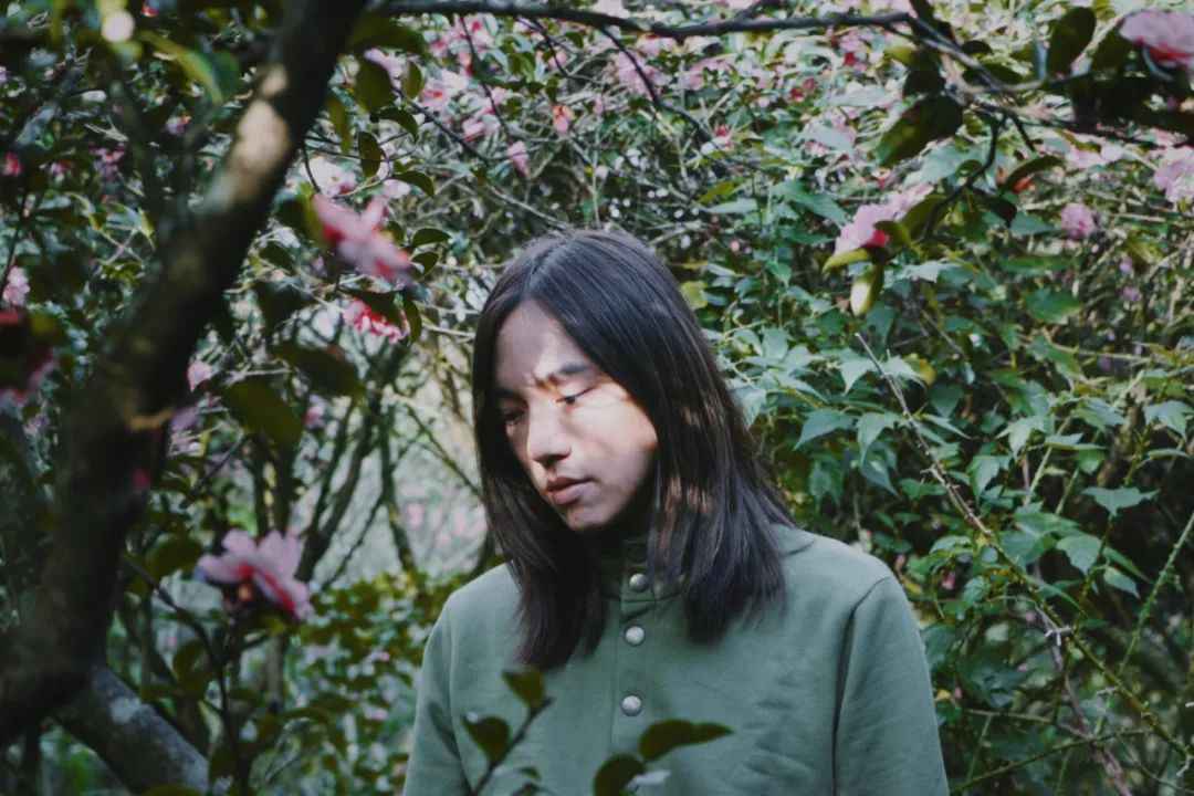 这位乐坛独一无二的“小王子”，新歌融合了优雅英伦美学