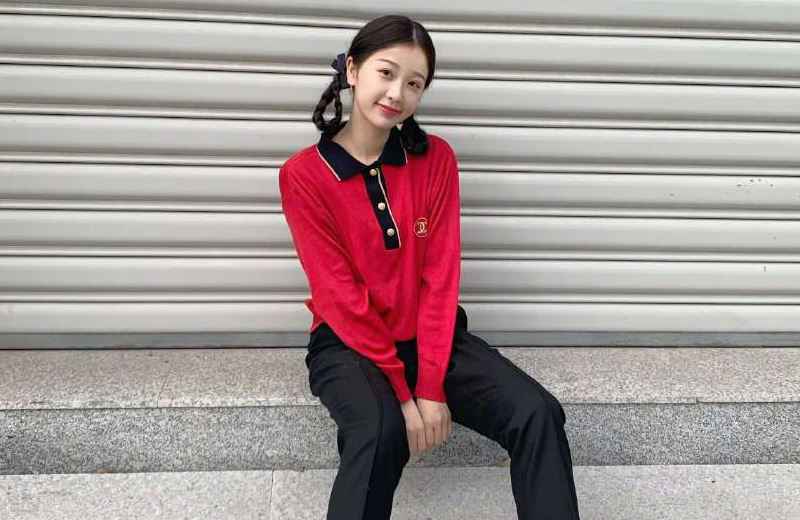 虞书欣昔日节目遭搭档男演员揩油，粉丝态度成迷路人却看不下去了