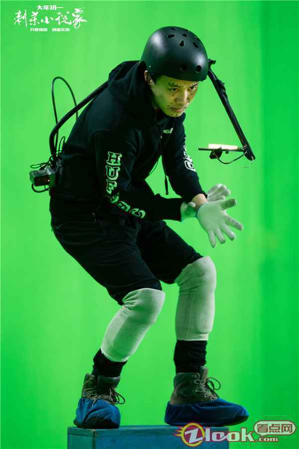 杨轶饰演赤发鬼 电影《刺杀小说家》热映票房破9亿 杨轶首次挑战数字角色演绎赤发鬼