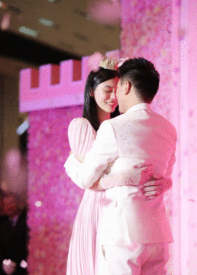 网友偶遇奚梦瑶何猷君约会 地点正是两人求婚之地