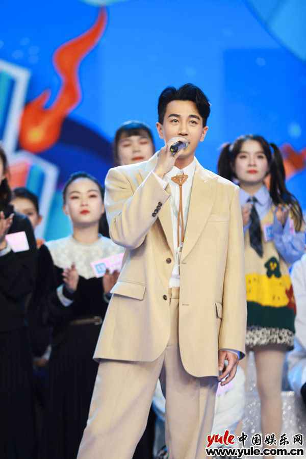 刘恺威 刘恺威《快乐大本营》展综艺感 全开麦献唱惊艳全场