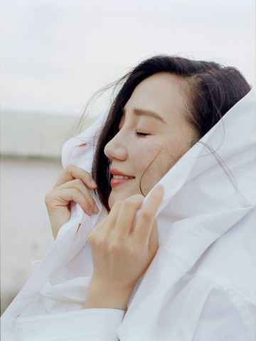 阿朵新单《选择原谅》温暖来袭 与己对话传递爱的力量