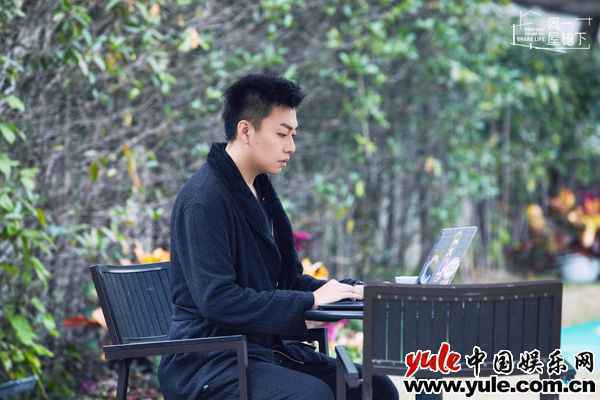 《同一屋檐下》濮小博严厉教学惹争议，邓紫棋谈十万小时定律