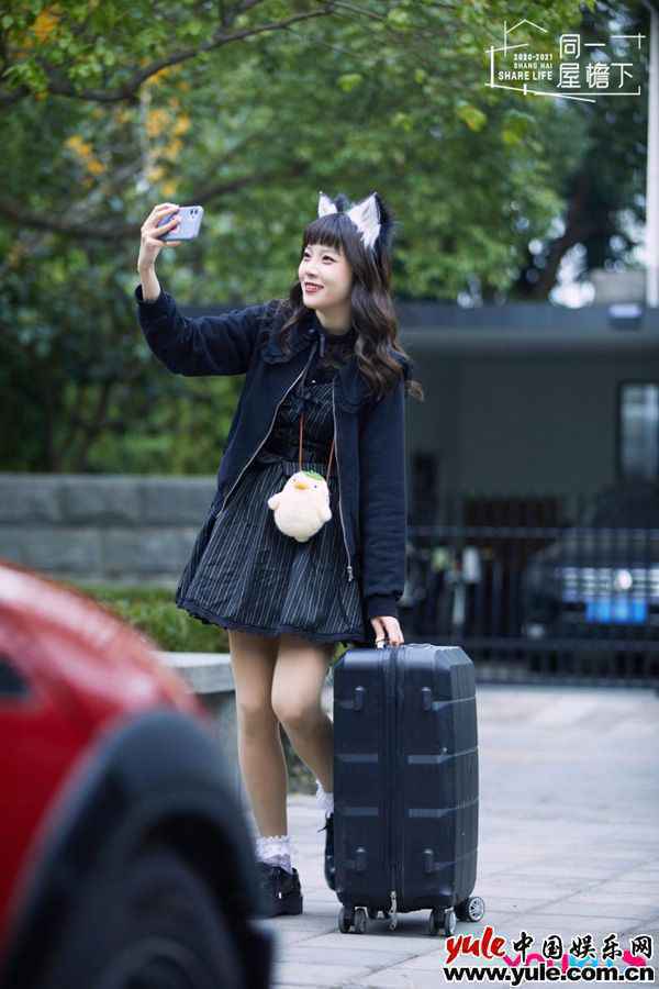 《同一屋檐下》濮小博严厉教学惹争议，邓紫棋谈十万小时定律