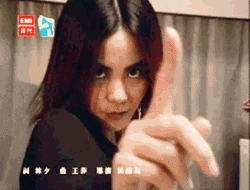 这女人俩孩子仨男人却没人说她不正经