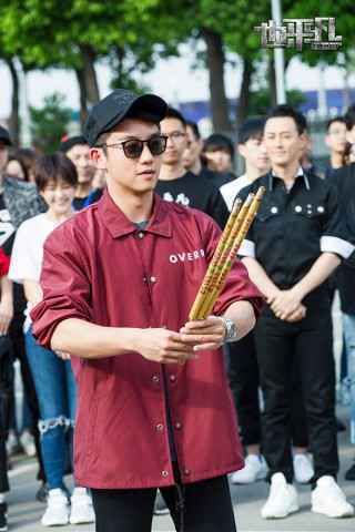 《也平凡》郑恺首当剧出品人 携手张国立林峯玩悬疑