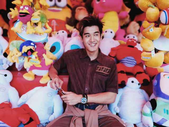 黄旭一身“中国风”演绎真我 率性解读说唱文化