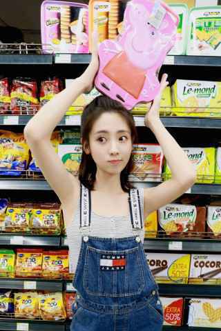 满满的回忆杀！李念微博曝光新歌剪辑MV惹网友泪目