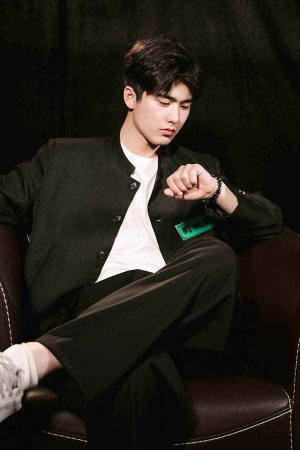 刘奕畅狼人杀脑洞大开 开启侦探模式展现缜密推理能力