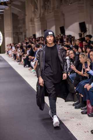 张惠春自家餐厅大摆生日趴 电音新歌狂飙高音秀唱功