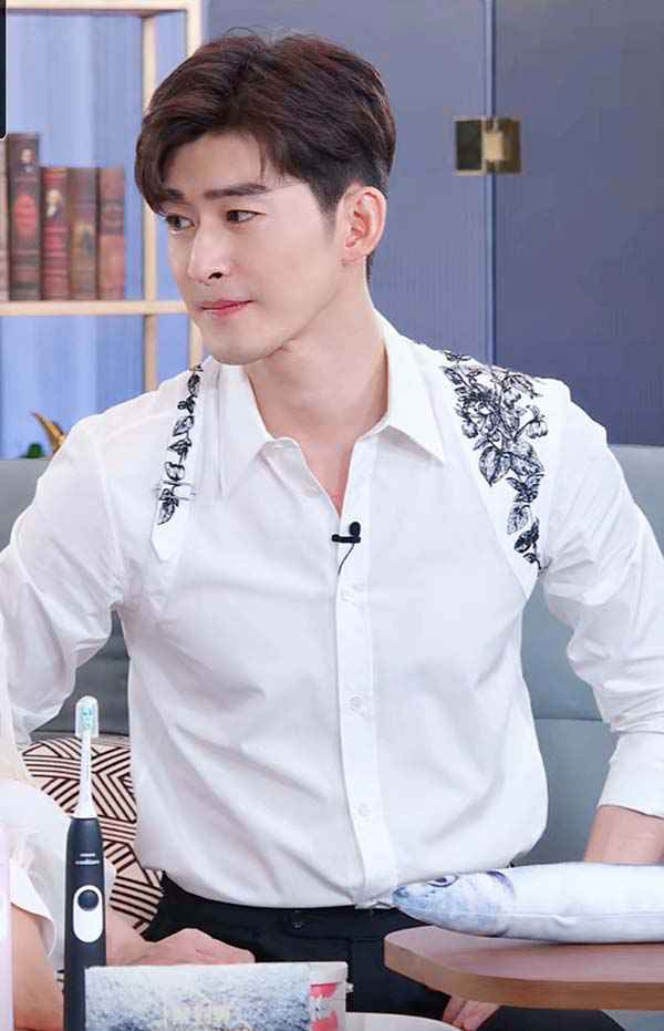 ] 张翰亮相刘涛直播间 化身超级梗王疯狂带货