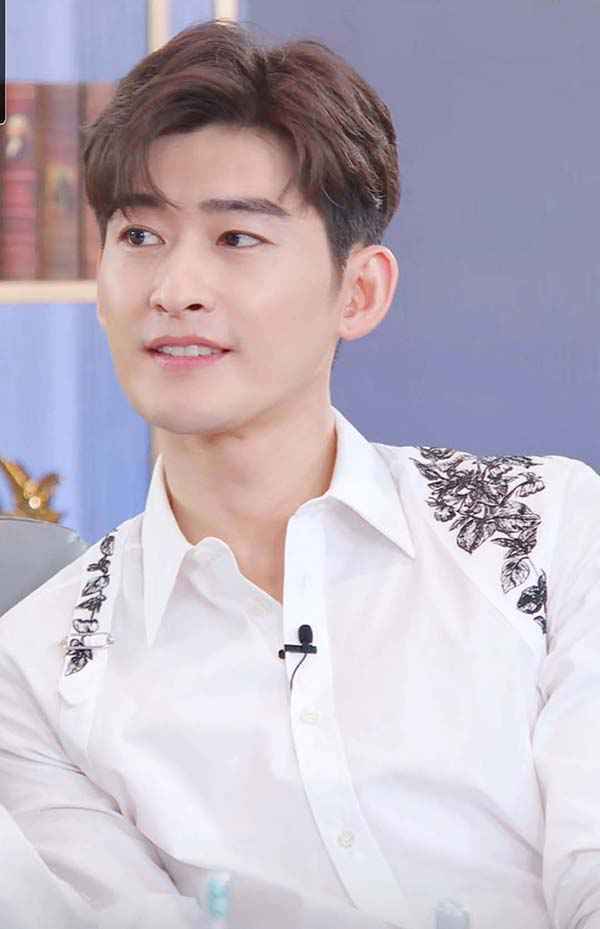 ] 张翰亮相刘涛直播间 化身超级梗王疯狂带货