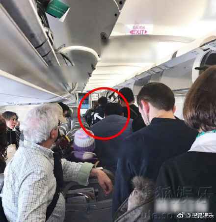 周杰伦昆凌游欧洲 你的青春洒狗粮了