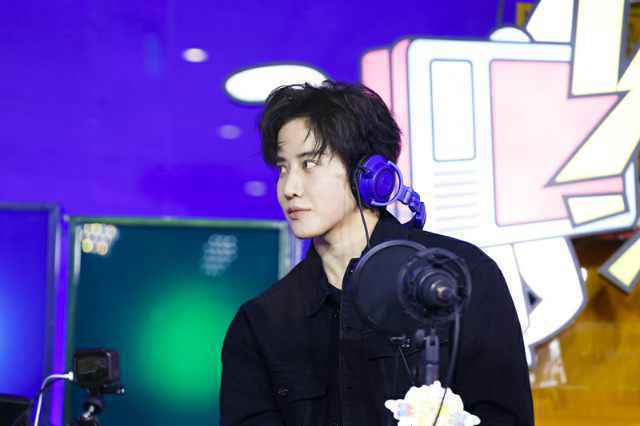 Mike《见面吧！电台》玩转俯卧撑 获粉丝爱的表白