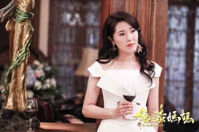 《陪读妈妈》曝妈妈帮海报 梅婷邬君梅曾黎绽放高品格魅力