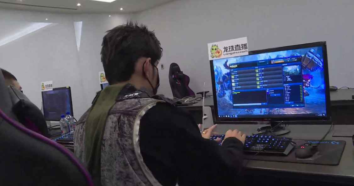 周杰伦抱病直播 700万粉丝连呼心疼不已