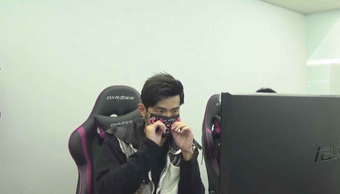 周杰伦抱病直播 700万粉丝连呼心疼不已