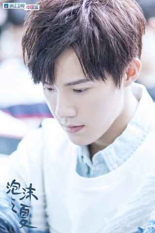 《泡沫之夏》“醋精”秦俊杰失恋又失忆 网友：坐等张雪迎“出道”