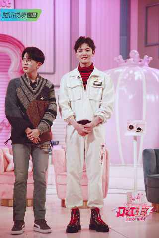 《口红王子》期中考 戴景耀傅菁化妆任务屡发糖 顺利拿下王子勋章