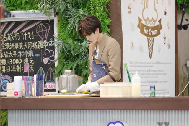 朱正廷《奇妙的食光》解锁新菜式 Justin毕雯珺餐厅经营展超高双商