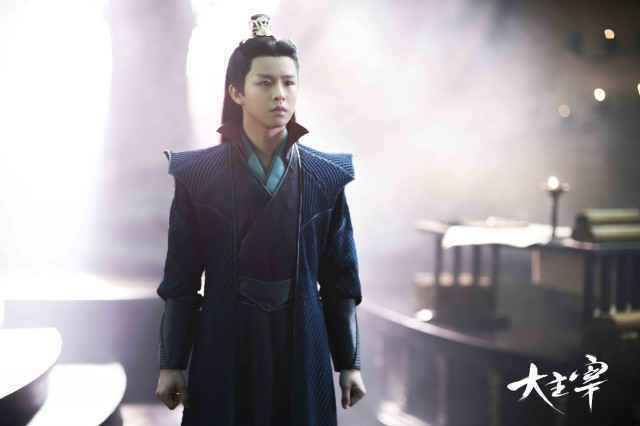 徐浩《大主宰》剧组飙歌 与王源谈音乐趣味相投