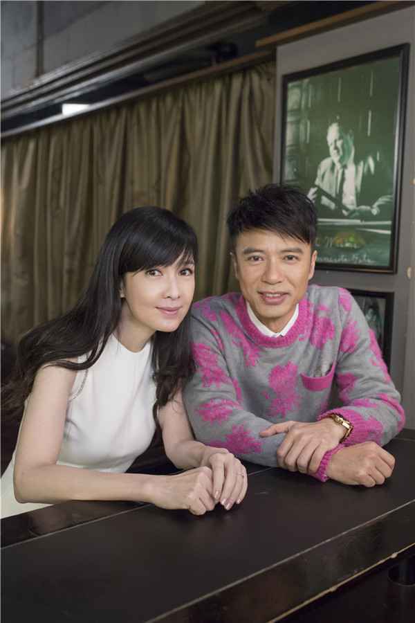 李克勤新歌《C3PO》MV力邀周慧敏