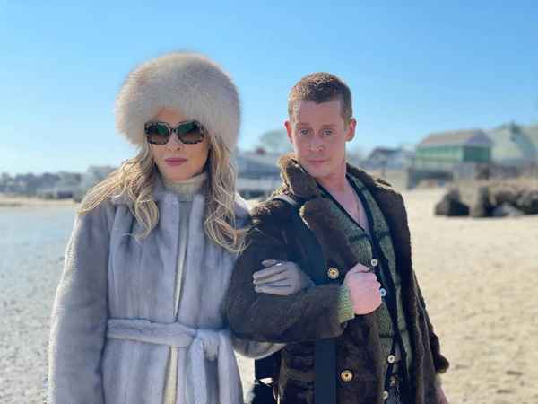 温子仁监制《真人快打》电影曝海报 《美恐》第十季剧照《小鬼当家》男星亮相