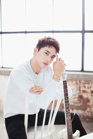 许魏洲最新珠宝大片曝光 音乐力量势不可挡