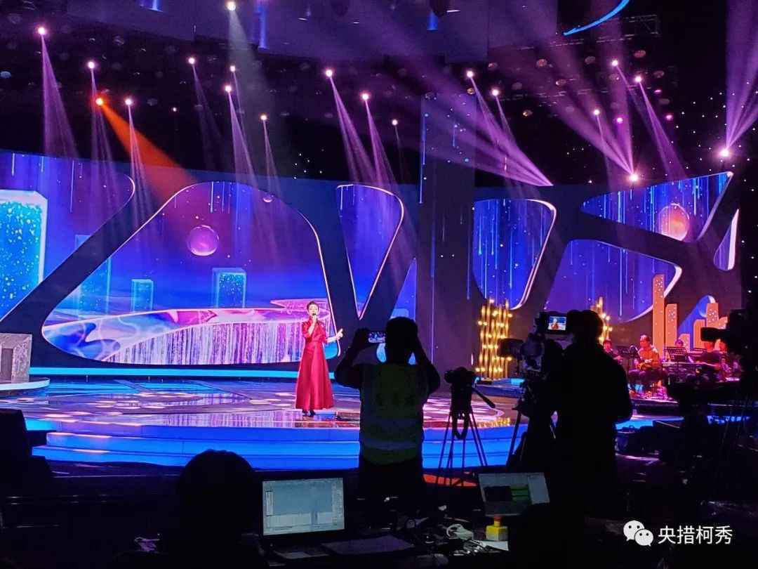 藏族女低音歌手央措柯秀 带着爱的祝福唱响央视《向幸福出发》