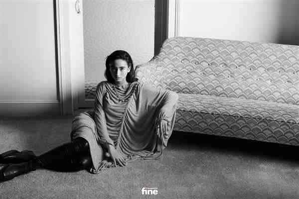 李宛妲解锁酷飒态度大片 黑白之间尽展“宛”种可能