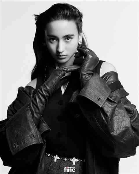 李宛妲解锁酷飒态度大片 黑白之间尽展“宛”种可能