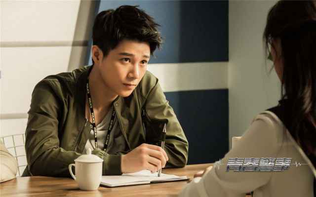 《青春警事》曝“超能男友”花絮 焦俊艳魏大勋组CP甜蜜升级