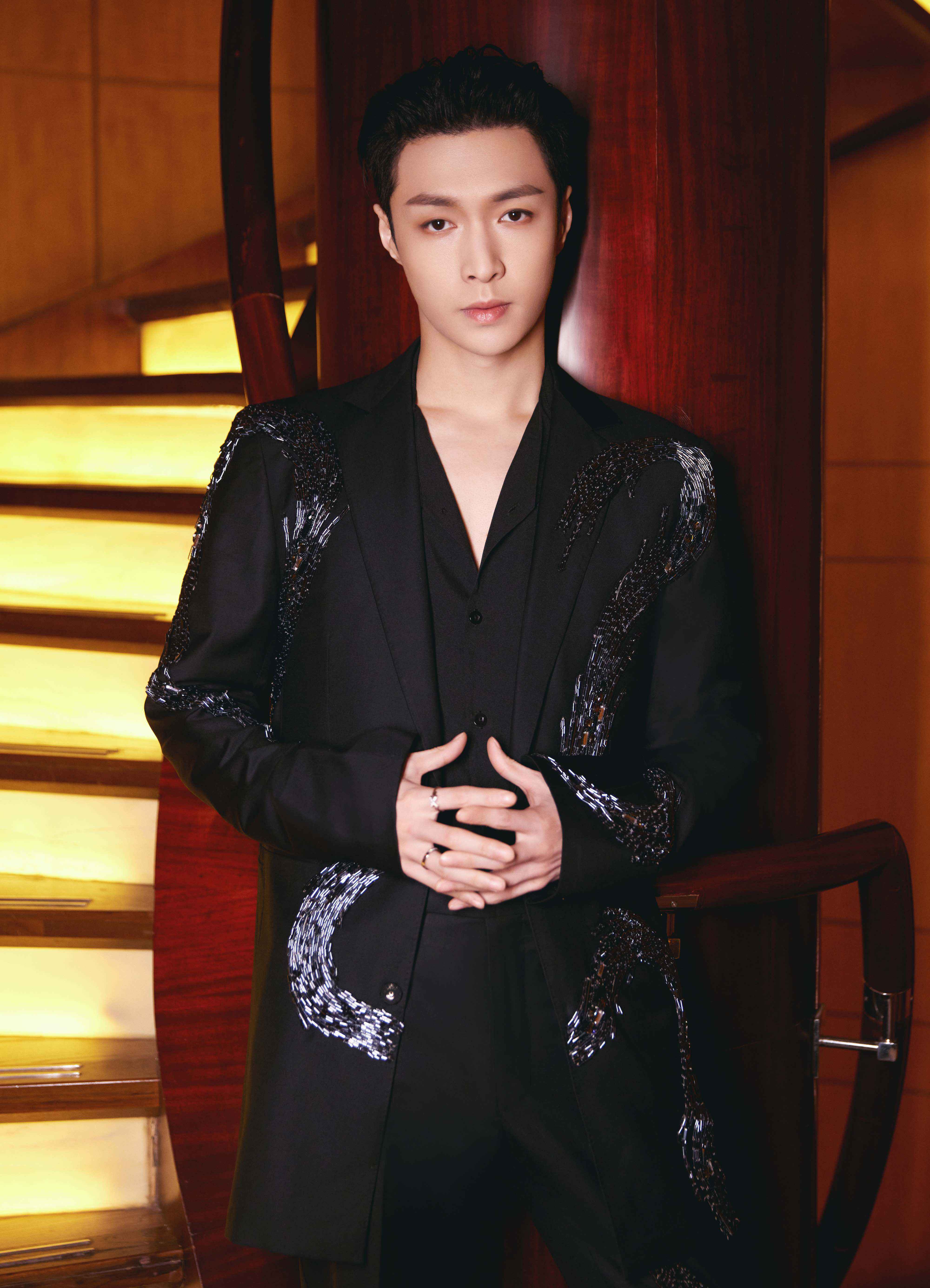 张艺兴做客人民论坛直播间 畅谈文艺新气象新发展