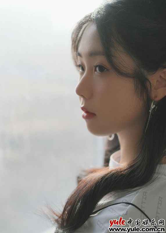 石玺彤新歌《Anxiety（焦糖）》正式上线 音乐创作解锁新曲风