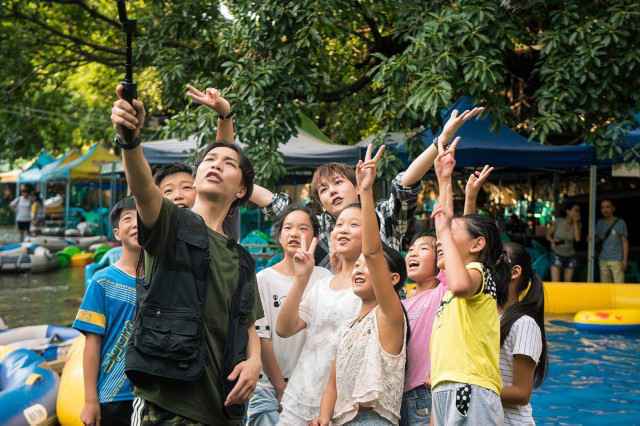 刘维《金曲捞》含泪收官 新综艺首播变身“街拍”达人