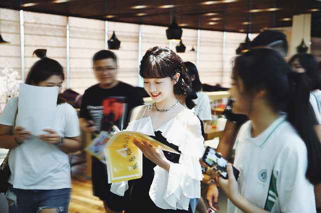 重塑亮相美国知名音乐频道 冷峻之音撼动嬉皮巴士