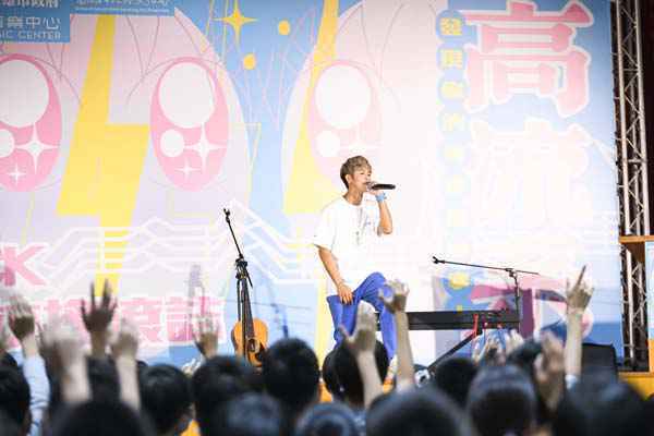 鼓鼓吕思纬、萧秉治受高雄流行音乐中心之邀前进校园谈唱 分享音乐人生