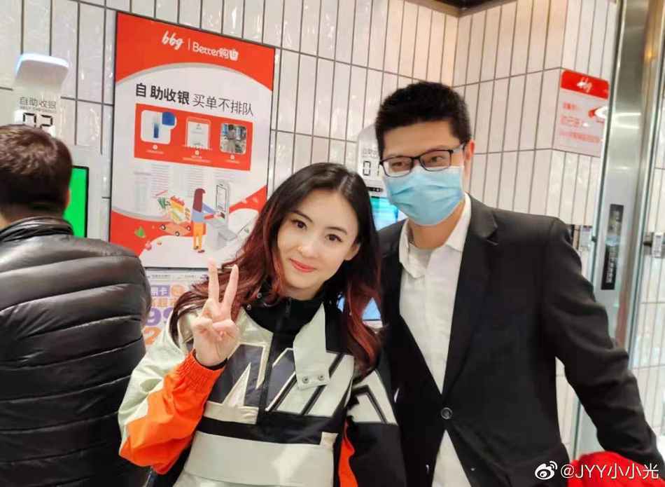 张柏芝长沙逛超市被偶遇 网友大赞女神素颜太美