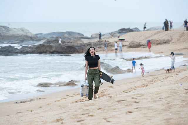 《火力无限》训练照曝光 周开开展飒爽英姿