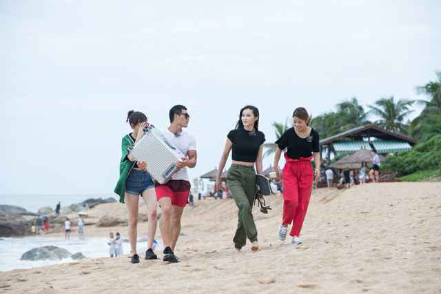 《火力无限》训练照曝光 周开开展飒爽英姿