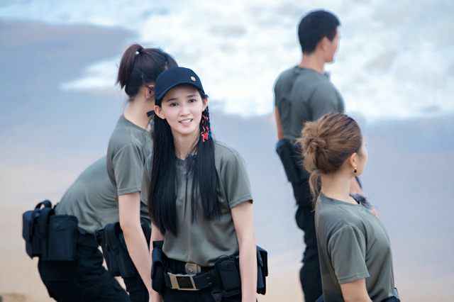 《火力无限》训练照曝光 周开开展飒爽英姿