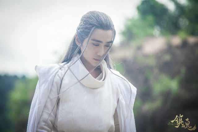 夜尊逆风翻盘C位出道《镇魂》解锁朱一龙新面孔