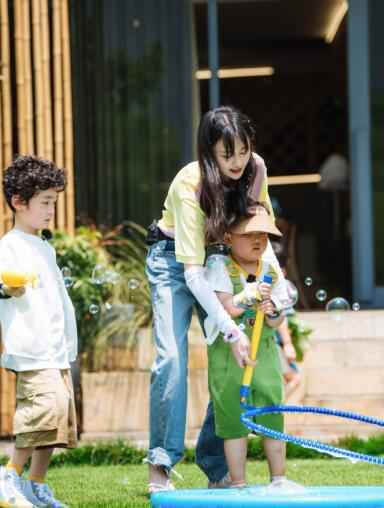 《奇妙小森林》谭松韵带娃做泥塑趣味十足