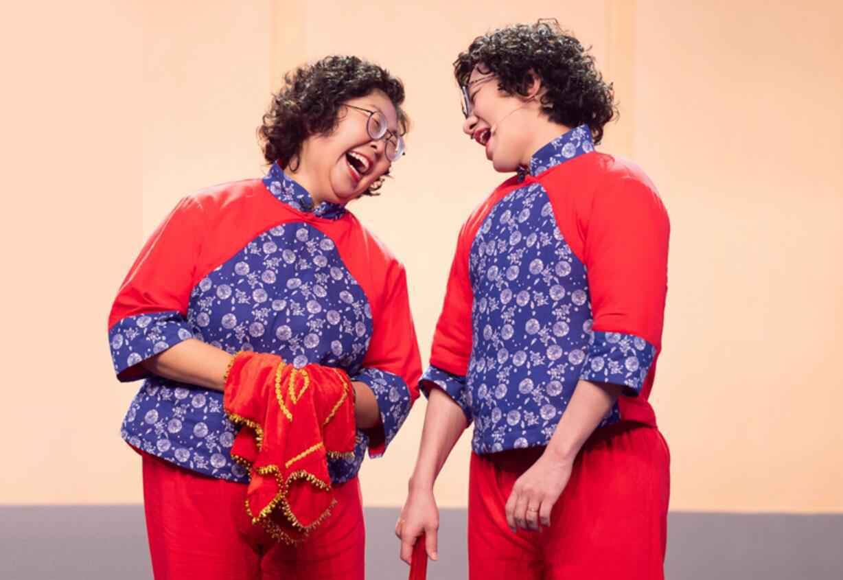 《百变大咖秀》王祖蓝再次反串真假“涛妈”热力比拼广场舞