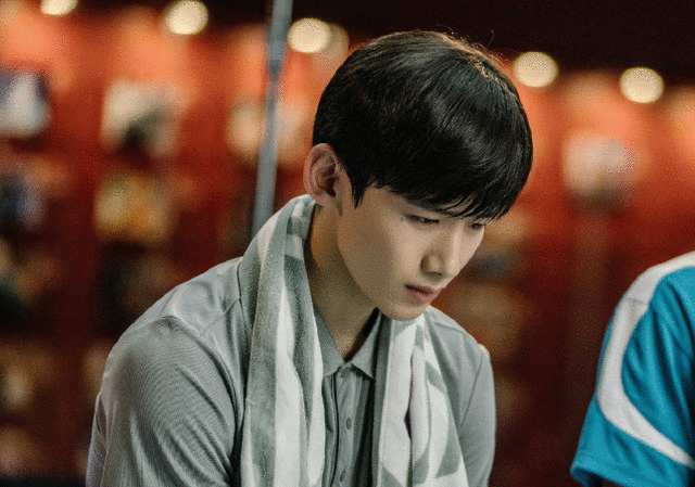 白敬亭新剧《荣耀乒乓》刚播就扑，得知原因后难怪观众翻脸不认人