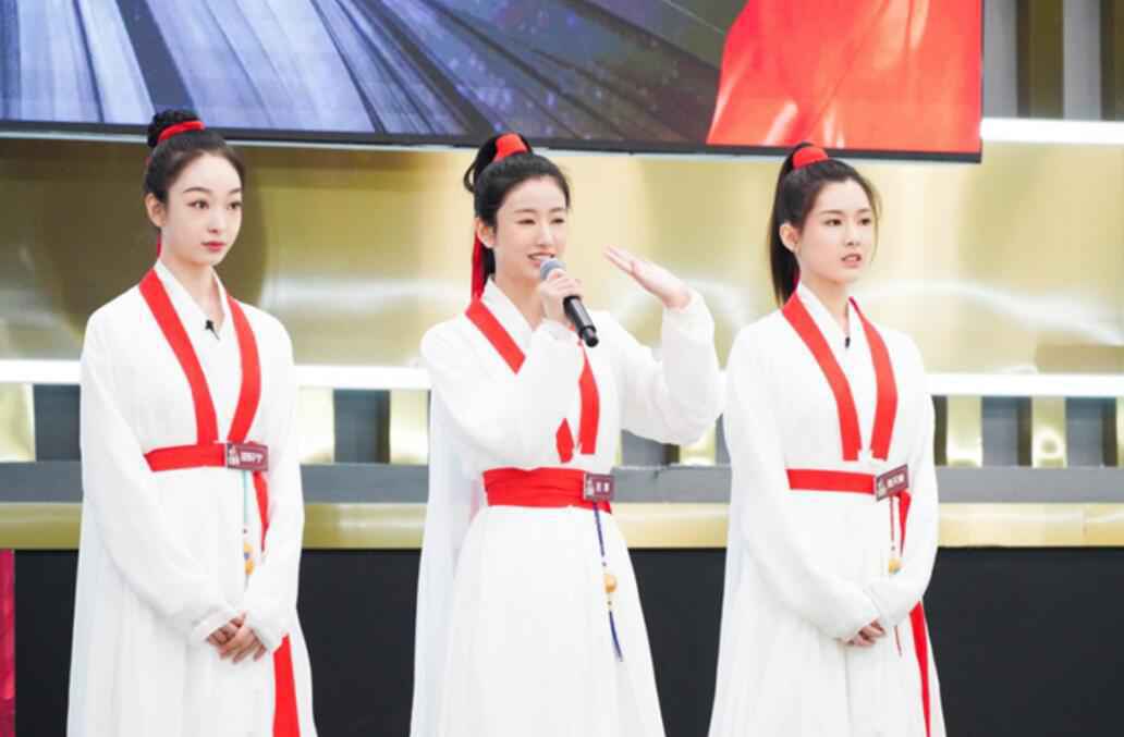 优酷新综《超A女壹号》开录首日，27小花惊艳亮相正面过招犀利辣访