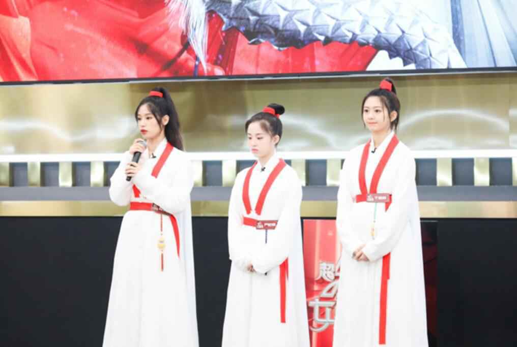 优酷新综《超A女壹号》开录首日，27小花惊艳亮相正面过招犀利辣访