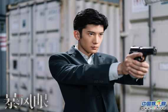 《暴风眼》收视持续破2  冷题材火出圈掀起“国安热”