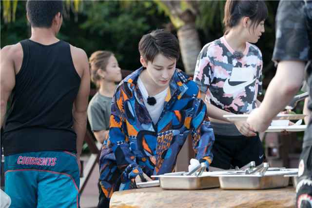 蒋璐霞刚柔并济迎风而上 热血青春火力全开